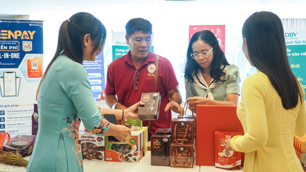 Ngành công thương kích hoạt đồng bộ các giải pháp xúc tiến thương mại dịp Tết theo phương châm “phủ rộng mạng lưới- nâng tầm chất lượng- kết hợp du lịch”.

