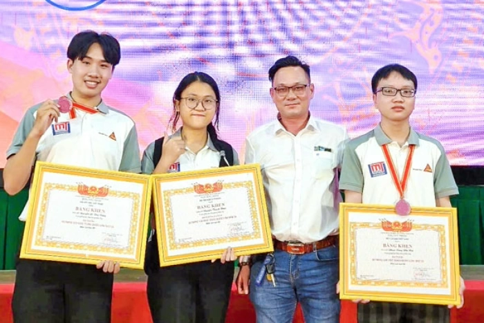 Tỏa sáng bằng nỗ lực học tập và khát vọng tuổi trẻ