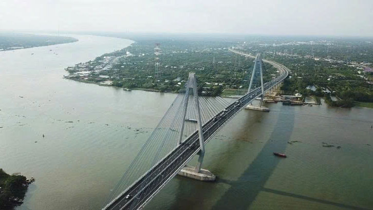 Sông Tiền đoạn chảy qua tỉnh Vĩnh Long hiện nay, tại đây sông tiếp tục chia làm hai nhánh, một nhánh gọi là sông Tiền, một nhánh gọi là sông Cổ Chiên - Ảnh: CHÍ QUỐC

