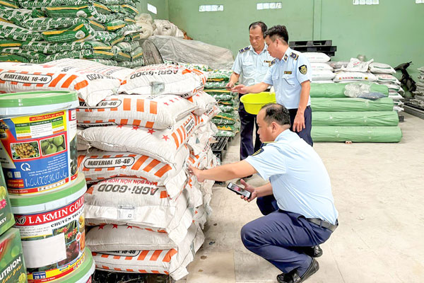 Vĩnh Long tăng cường các biện pháp kiểm tra, kiểm soát thị trường, góp phần bảo vệ quyền, lợi ích hợp pháp, chính đáng của người tiêu dùng và doanh nghiệp.