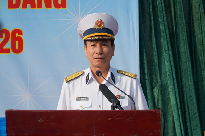 Đại tá Đỗ Hồng Duyên phát biểu tiễn đoàn - Ảnh: ĐAN THUẦN

