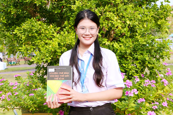 Trịnh Phương Thảo đạt giải Nhất môn Ngữ văn kỳ thi chọn học sinh giỏi quốc gia năm học 2025-2026.

