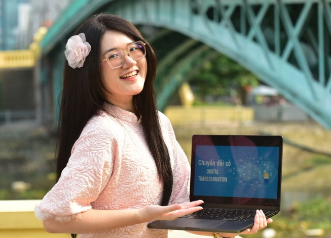 Võ Ngọc Minh Anh - sinh viên ngành công nghệ thông tin Trường ĐH Khoa học tự nhiên (ĐH Quốc gia TP.HCM) - là một trong 20 nữ sinh nhận giải thưởng “Nữ sinh khoa học công nghệ Việt Nam” năm 2025 - Ảnh: T.T.D.