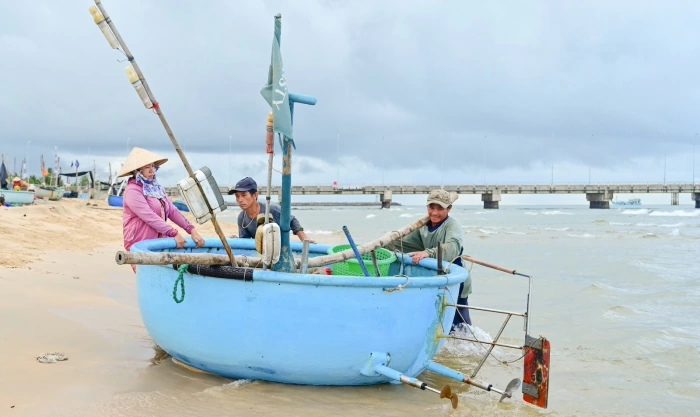 Xóm chài đón Tết