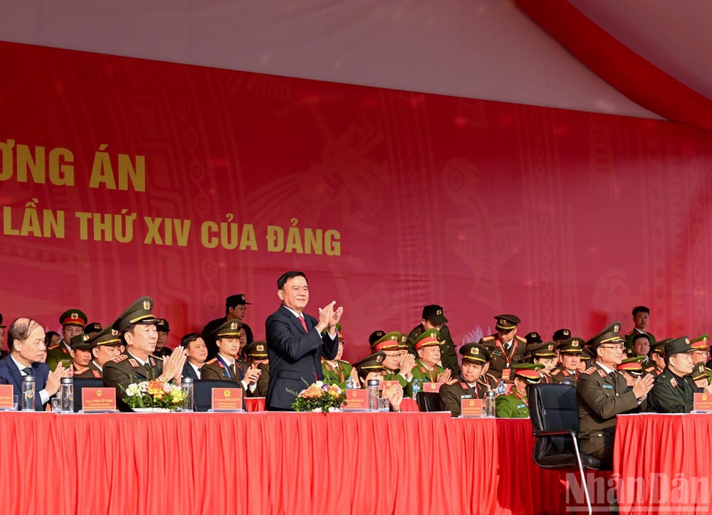 Thường trực Ban Bí thư Trần Cẩm Tú, Trưởng Tiểu ban tổ chức phục vụ Đại hội dự buổi lễ. (Ảnh: DUY LINH)