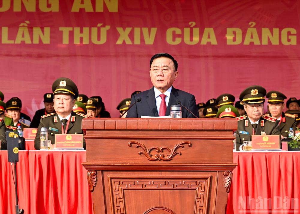 Thường trực Ban Bí thư Trần Cẩm Tú, Trưởng Tiểu ban tổ chức phục vụ Đại hội phát biểu chỉ đạo tại buổi lễ. (Ảnh: DUY LINH)