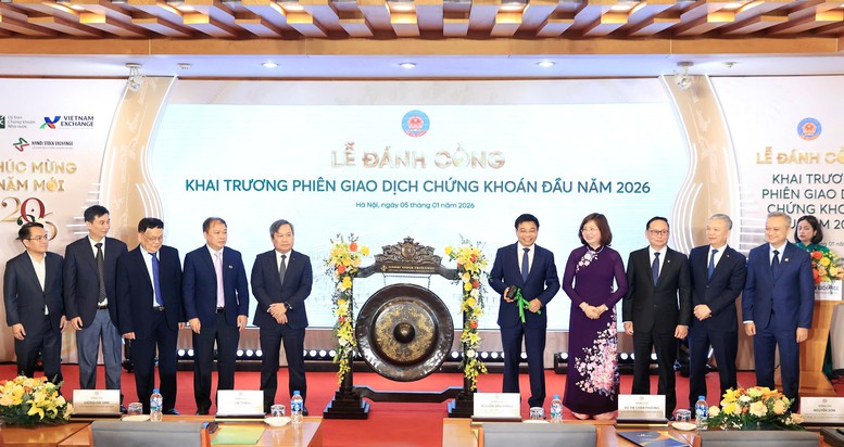 Lễ đánh cồng khai trương phiên giao dịch chứng khoán đầu năm 2026

