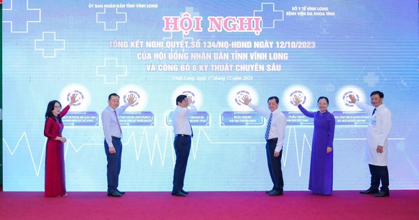 Các đại biểu thực hiện nghi thức giới thiệu 6 kỹ thuật chuyên sâu tại BVĐK Vĩnh Long.
