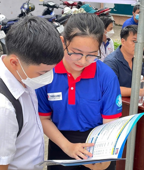 Bạn Trần Phương Thanh vừa học giỏi lại nổi trong phong trào.
