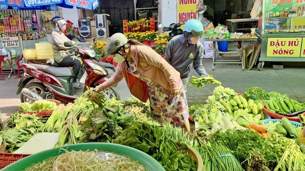 Sau Tết, nguồn hàng thực phẩm dồi dào, giá cả bình ổn.
