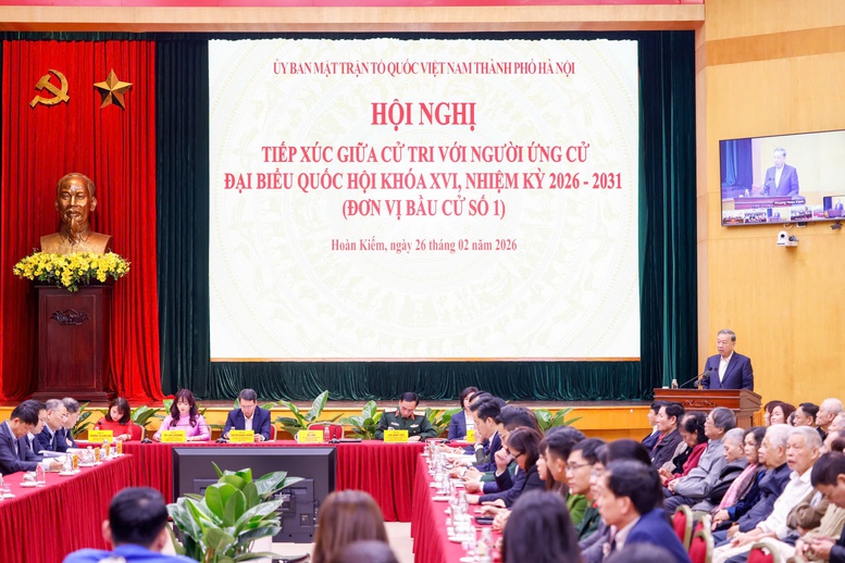 Chia sẻ với các cử tri trẻ, Tổng Bí thư nhấn mạnh, đất nước muốn bứt phá thì thanh niên phải đi đầu trong học tập, nghiên cứu, khởi nghiệp, sáng tạo và làm chủ công nghệ - Ảnh: VGP/Nhật Bắc
