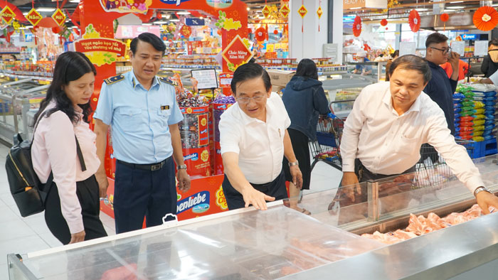 Sở Công Thương phối hợp với các siêu thị, trung tâm thương mại triển khai nhiều giải pháp bình ổn thị trường, phục vụ người dân yên tâm mua sắm Tết.

