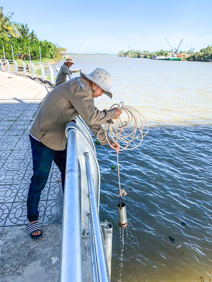 Ngành chuyên môn tăng cường đo mặn, mực nước triều cường để thông tin kịp thời cho người dân, cơ sở sản xuất biết để chủ động phòng, tránh.

