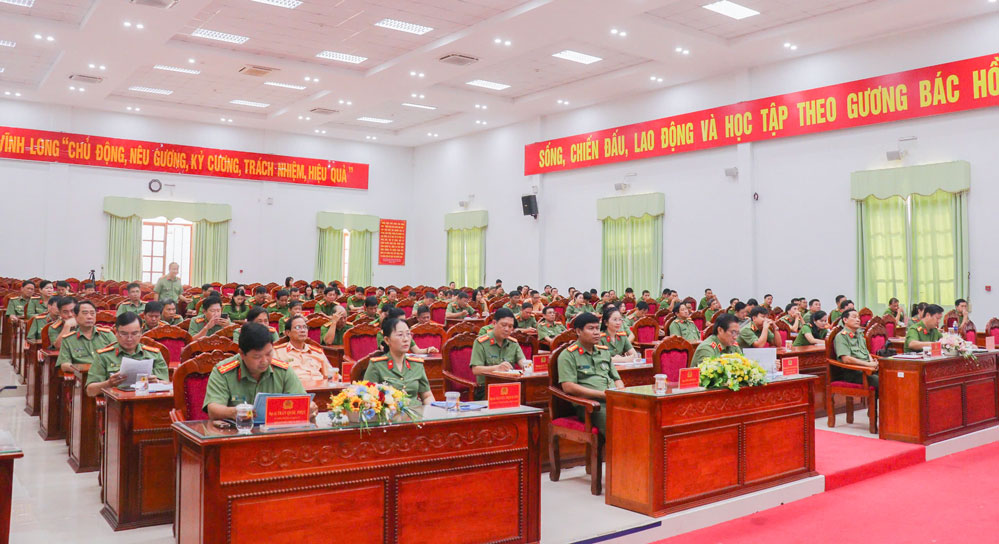 Đại biểu dự hội nghị tại điểm cầu Công an tỉnh.