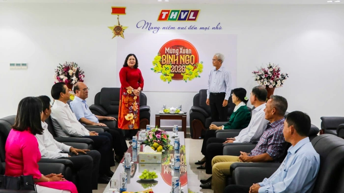 Đồng chí Hồ Thị Hoàng Yến- Ủy viên Ban Chấp hành Trung ương Đảng, Phó Bí thư Thường trực Tỉnh ủy thăm, chúc Tết Báo và phát thanh, truyền hình Vĩnh Long