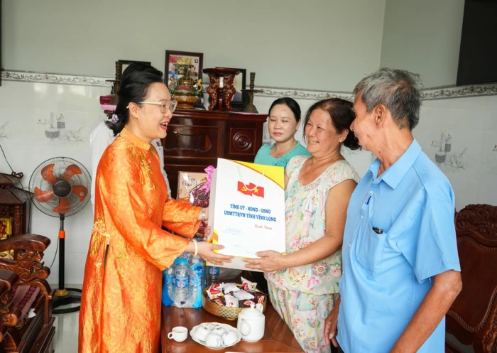 Tết ấm vẹn tròn nghĩa tình