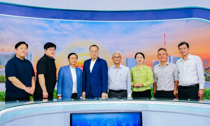 Tập đoàn FBH Media Company (Hàn Quốc) tham quan và làm việc với Báo và phát thanh, truyền hình Vĩnh Long