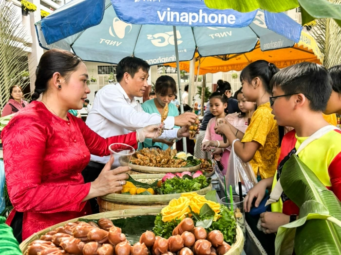 Ngày hội “Chợ nổi - Văn hóa sông nước Nam Bộ”