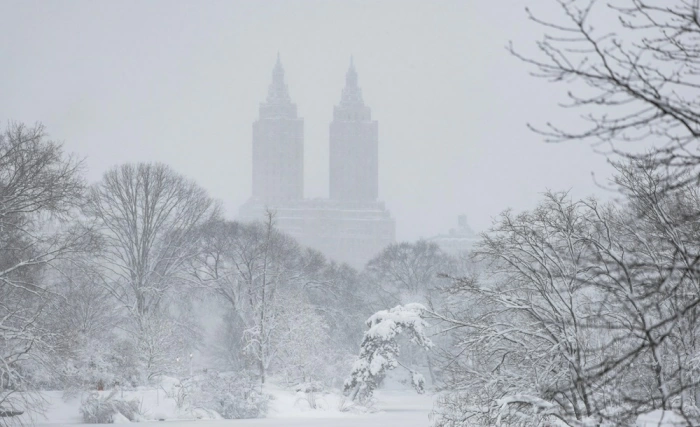 Bão tuyết đổ bộ vào Mỹ, nhiều thành phố ban hành lệnh cấm đi lại