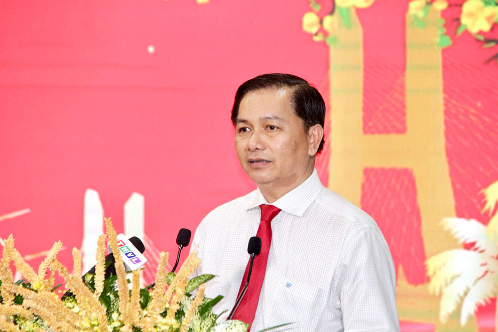 Đồng chí Trần Văn Lâu - Bí thư Tỉnh ủy phát biểu tại buổi họp mặt.