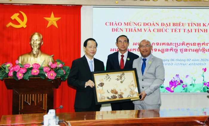 Đoàn đại biểu tỉnh Kampong Speu của Campuchia chúc Tết tỉnh Vĩnh Long