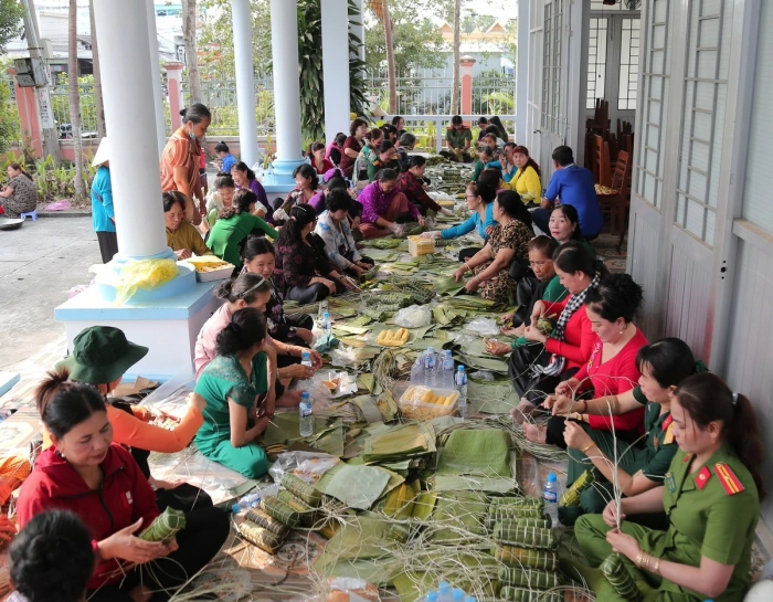 Hội thi gói bánh tét cộng đồng “Tết đoàn viên”