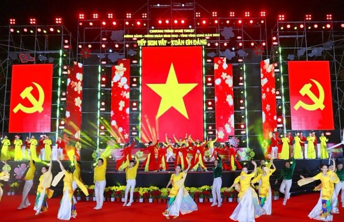 Chương trình nghệ thuật “Tết sum vầy- Xuân ơn Đảng”