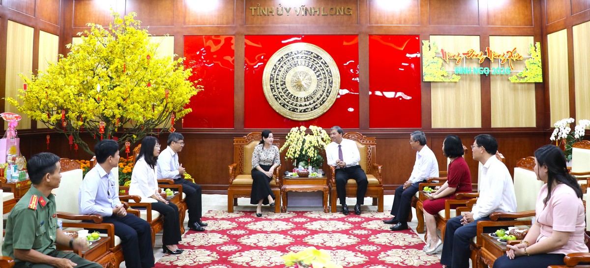 Đồng chí Kim Ngọc Thái- Phó Bí thư Tỉnh ủy, Chủ tịch Ủy ban MTTQ Việt Nam tỉnh tiếp đoàn công tác của Thường trực Tỉnh ủy Đồng Tháp.