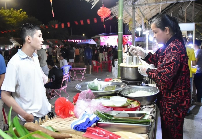 22 gian hàng tham gia chợ quê ngày Tết