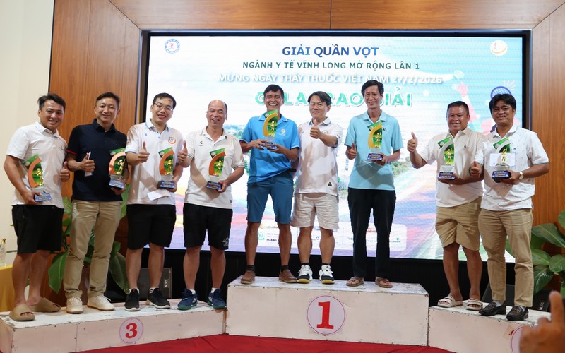 Trao giải nội dung đôi nam từ 50 tuổi trở xuống.