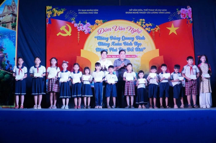 Phú Tân tổ chức đêm văn nghệ mừng Đảng quang vinh, mừng Xuân Bính Ngọ