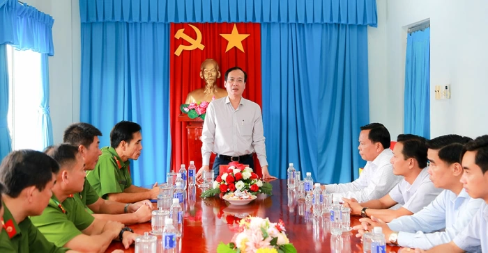 Phó Bí thư Tỉnh ủy, Chủ tịch UBND tỉnh - Trần Trí Quang chúc Tết cán bộ, chiến sĩ cảnh sát phòng cháy chữa cháy