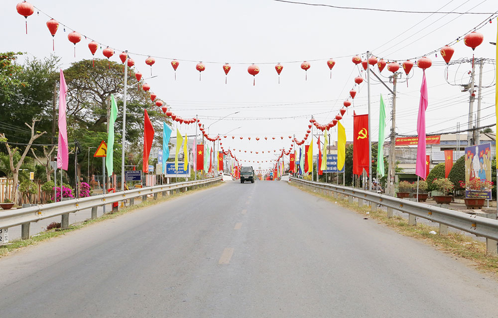 Tuyến đường chính của xã Đại An trang trí đèn, hoa chào mừng Tuần lễ Văn hóa, Thể thao và Du lịch xã Đại An gắn với “Lễ hội Nguyên tiêu”.