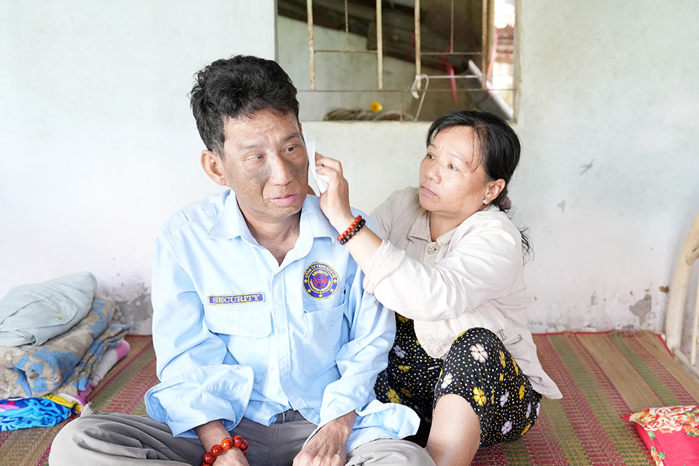 Bệnh hiểm nghèo, gia đình anh Minh- chị Nga rơi vào túng quẫn.