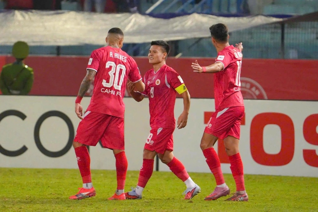 Quang Hải thi đấu xuất sắc trong trận đấu tối 11/2 (Ảnh: CLB CAHN).