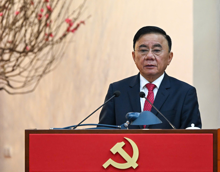 Đồng chí Trần Cẩm Tú, Ủy viên Bộ Chính trị, Thường trực Ban Bí thư phát biểu tại buổi gặp mặt.(Ảnh: DUY LINH)