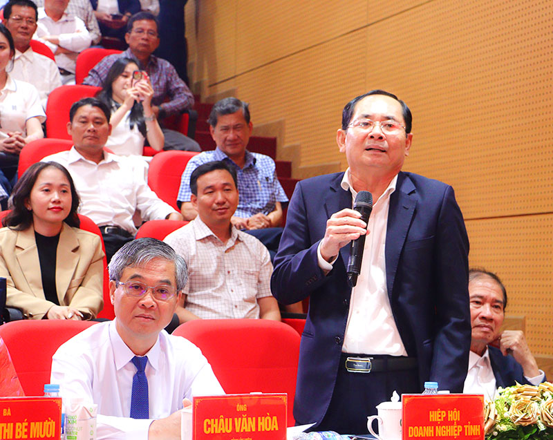 Đại diện doanh nghiệp phát biểu tại buổi họp mặt.