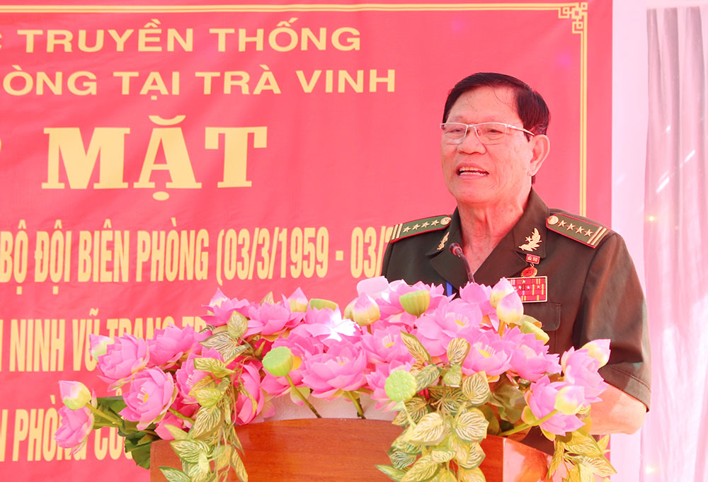 Đại tá Châu Thiên Bổng- Trưởng Ban Liên lạc BĐBP Trà Vinh phát biểu ôn lại truyền thống BĐBP Việt Nam và BĐBP Trà Vinh.