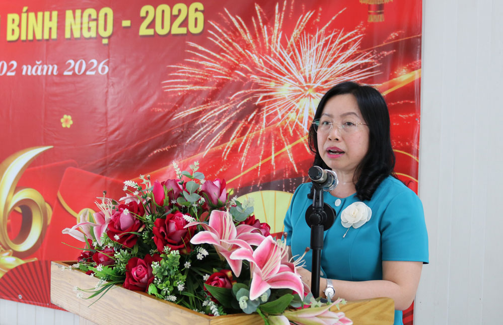 Phó Chủ tịch Thường trực Tổng LĐLĐ Việt Nam Thái Thu Xương phát biểu tại buổi trao quà Tết.