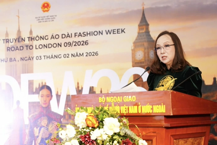 Áo dài Việt Nam bước ra thế giới tại Fashion Week London 2026
