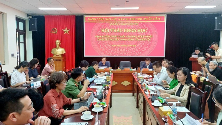 Hội thảo khoa học với chủ đề: Định hướng phát triển văn học, nghệ thuật trong kỷ nguyên vươn mình của dân tộc. Ảnh: ND.