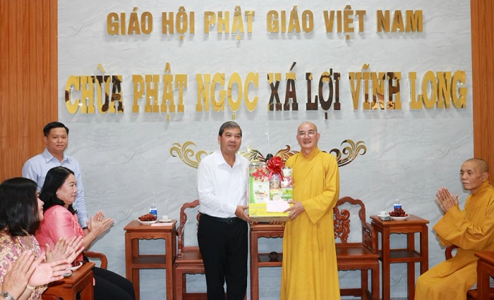 Phó Bí thư Tỉnh ủy, Chủ tịch Ủy ban MTTQ Việt Nam tỉnh- Kim Ngọc Thái chúc Tết các tổ chức tôn giáo