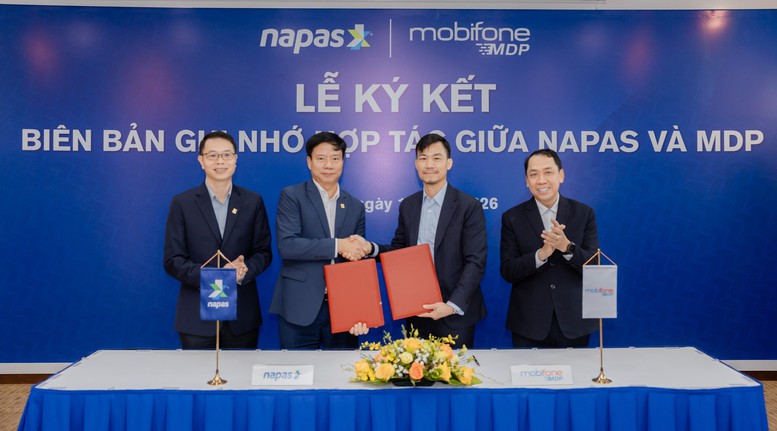 Lãnh đạo MDP và NAPAS ký Biên bản ghi nhớ hợp tác - Ảnh: VGP

