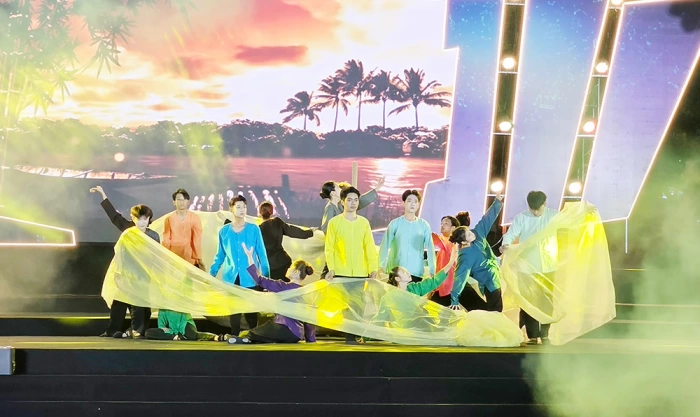 Khai mạc liên hoan các nhóm nhạc, nhóm nhảy, nhóm múa tỉnh Vĩnh Long lần 3