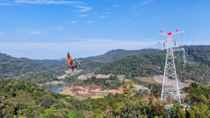 Thông tuyến dự án liên kết lưới điện 500 kV giữa Trung Quốc và Lào