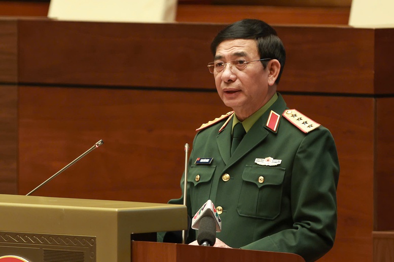 Đồng chí Phan Văn Giang, Ủy viên Bộ Chính trị, Bộ trưởng Bộ Quốc phòng trình bày chuyên đề Tư duy, nhận thức mới về quốc phòng, bảo vệ Tổ quốc của Đại hội XIV - Ảnh: VGP/Nhật Bắc