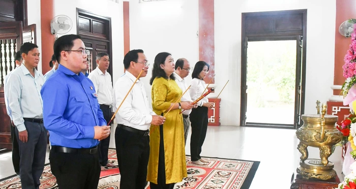 Ban Thường vụ Tỉnh ủy tổ chức hoạt động về nguồn, viếng nơi thành lập Chi bộ Đảng đầu tiên của tỉnh Vĩnh Long