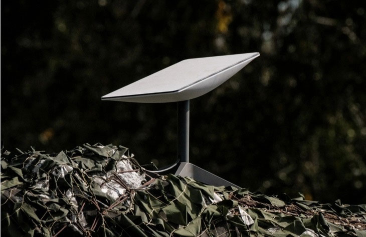 Một ăng ten thu phát tín hiệu Internet vệ tinh Starlink - Ảnh: AFP