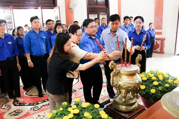 Tỉnh Đoàn Vĩnh Long tổ chức “Hành trình về địa chỉ đỏ” tại xã Tân Xuân và An Trường