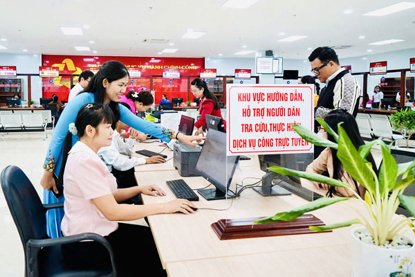 Vĩnh Long tiếp tục nâng cao chất lượng phục vụ người dân, doanh nghiệp. Trong ảnh: Trung tâm Phục vụ hành chính công tỉnh.

